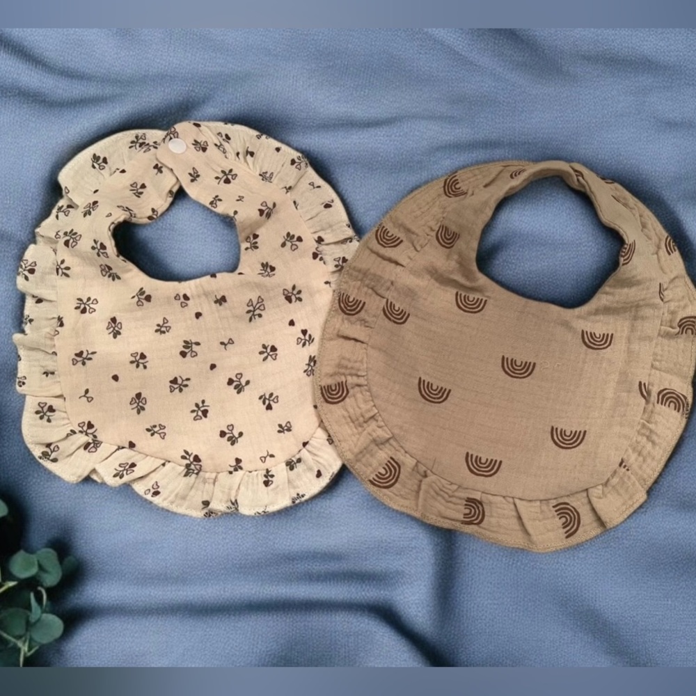 Set Of Ruffle Gauze Bibs